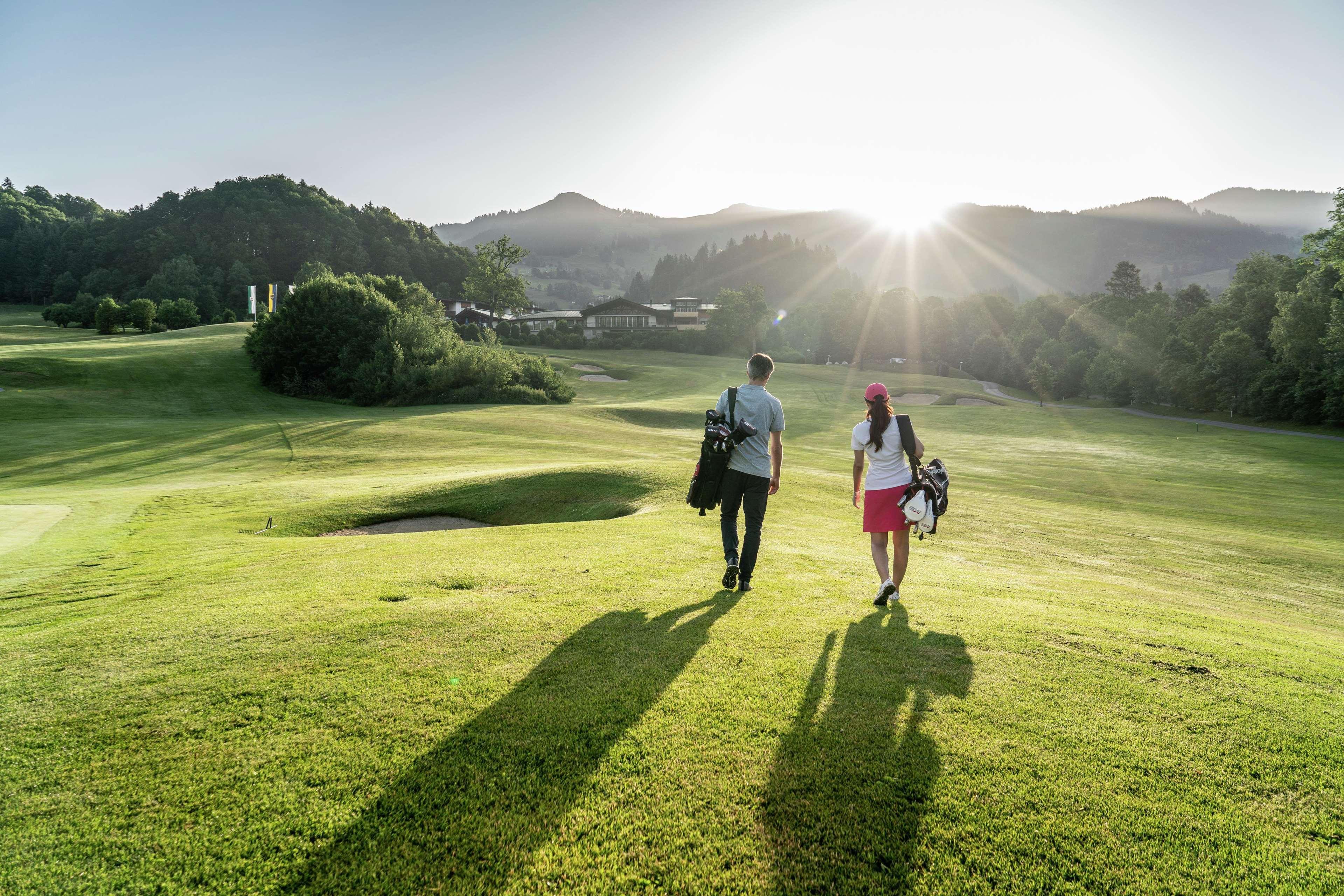 Grand Tirolia Kitzbuehel - Member Of Hommage Luxury Hotels Collection Exterior foto Golf course in the region